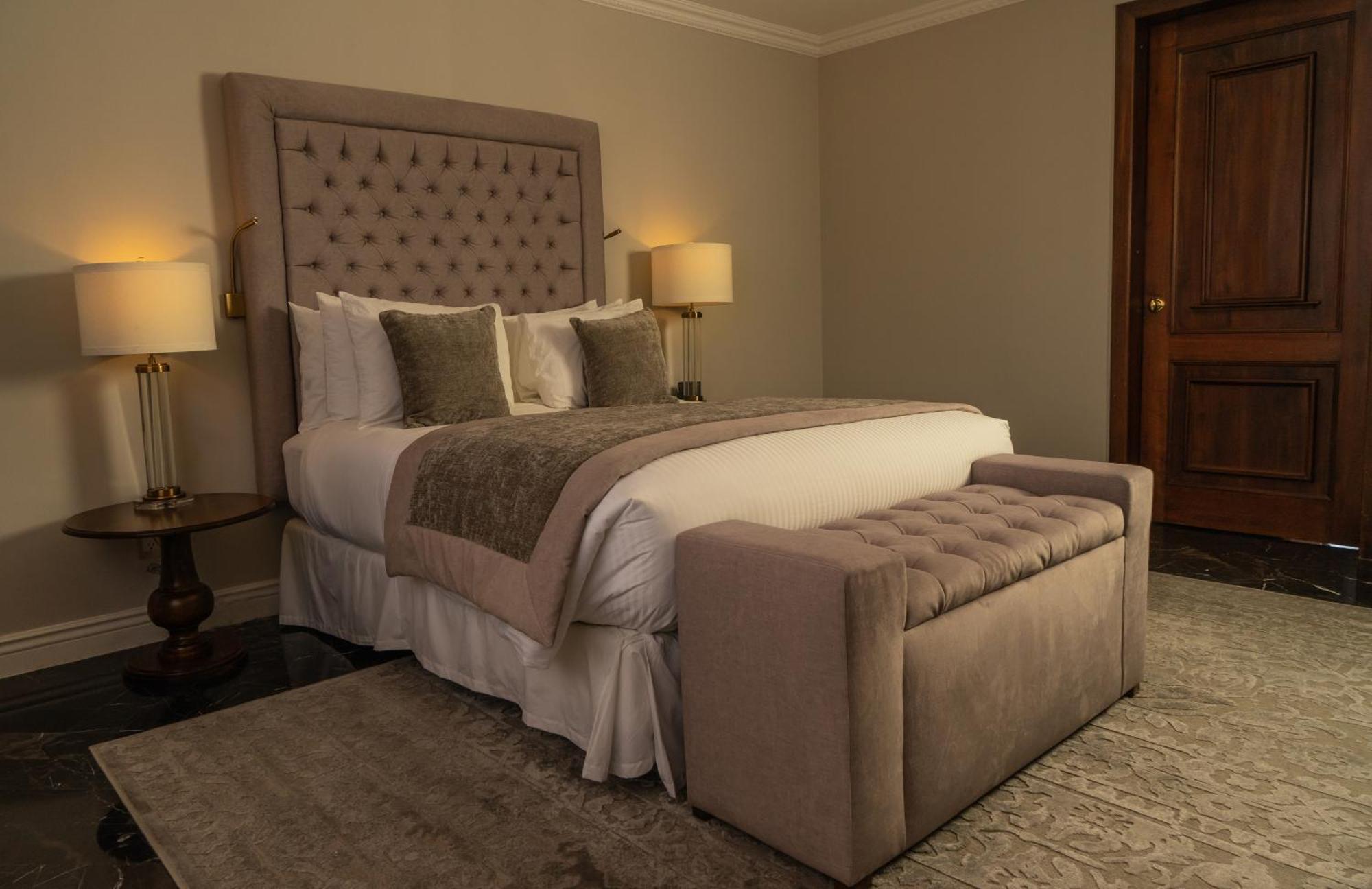 Hotel Plaza 79 Сан-Кристобаль-де-Ла-Касас Экстерьер фото